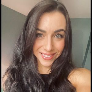 Meet your Posher, Claire